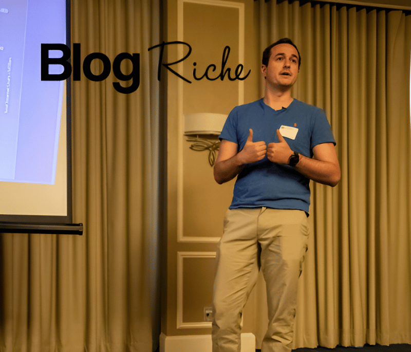 Thomas Gio lors d’une conférence Blog Riche